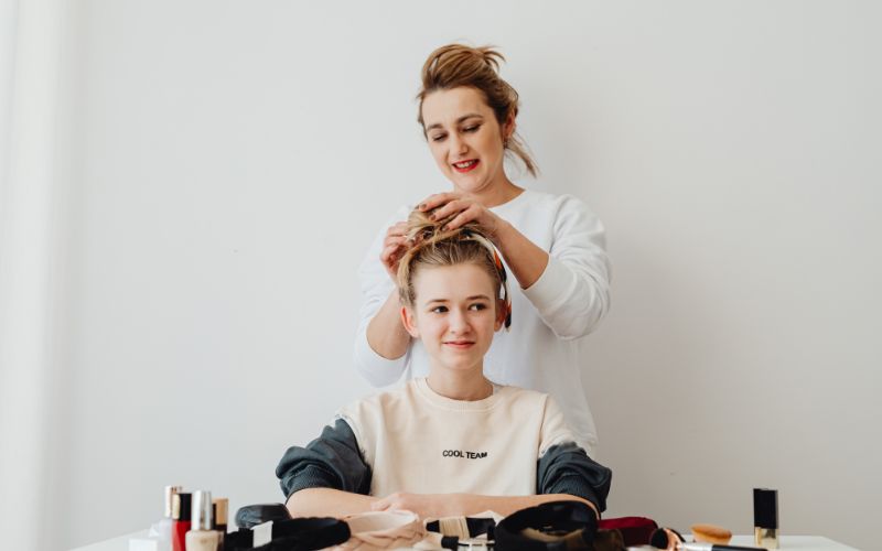 A Complete Digital Guide for Beauty Parlour Oweners: How to Grow Your Salon Business in 2025 A Complete Digital Guide for Beauty Parlour Oweners